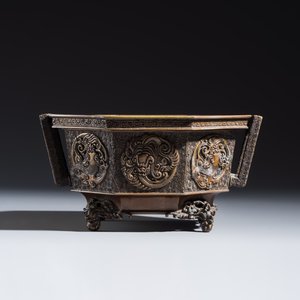 A Japanese octagonal bronze censer — photo 4