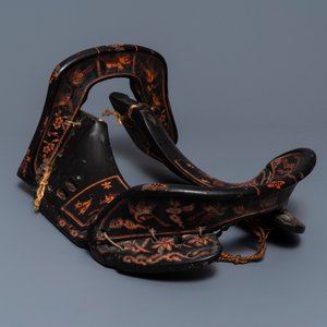 A Japanese painted and lacquered wooden saddle, Edo/Meiji, 18/19th C. — 照片 1