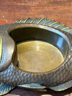 A Japanese parcel-gilt bronze lidded box in the shape of Ebisu on sea bream, signed Miyao Zo, Meiji, around 1880 — 照片 13