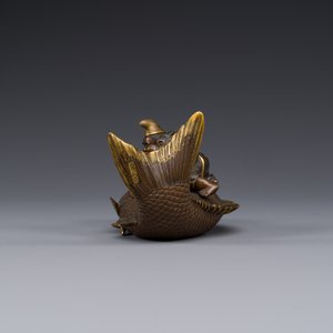 A Japanese parcel-gilt bronze lidded box in the shape of Ebisu on sea bream, signed Miyao Zo, Meiji, around 1880 — 照片 3