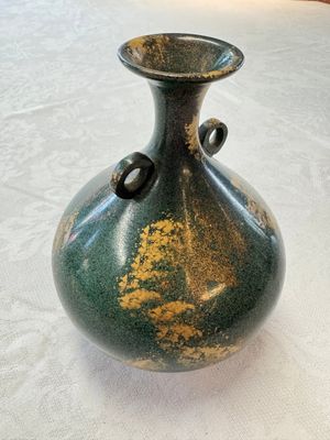 A Japanese patinated bronze vase, 20th C. — photo 1