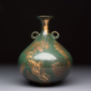A Japanese patinated bronze vase, 20th C. — photo 1