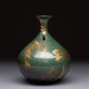 A Japanese patinated bronze vase, 20th C. — photo 2