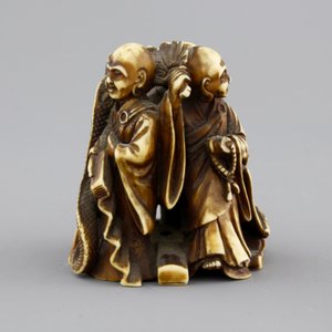 A Japanese patinated ivory netsuke: a dragon amongst sages, 19th C. — photo 3