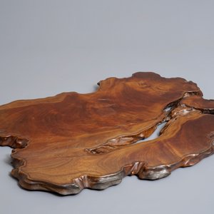 A Japanese polished rootwood tea ceremony tray, Meiji/Showa, 19/20th C. — photo 2