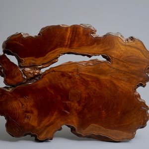 A Japanese polished rootwood tea ceremony tray, Meiji/Showa, 19/20th C. — photo 3