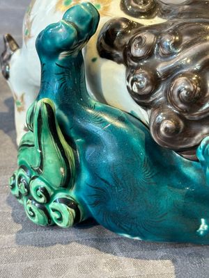 A Japanese polychrome-glazed group of playing Buddhist lions, 18/19th C. — photo 12
