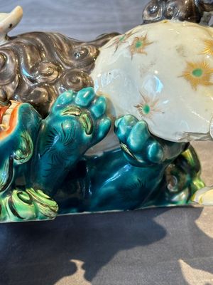 A Japanese polychrome-glazed group of playing Buddhist lions, 18/19th C. — photo 15