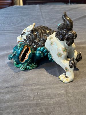 A Japanese polychrome-glazed group of playing Buddhist lions, 18/19th C. — photo 5