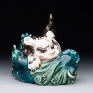 A Japanese polychrome-glazed group of playing Buddhist lions, 18/19th C. — photo 4