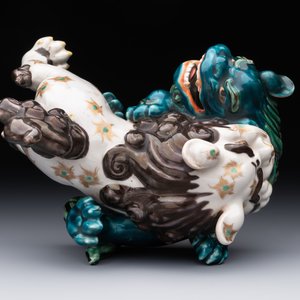 A Japanese polychrome-glazed group of playing Buddhist lions, 18/19th C. — photo 5