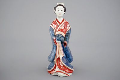 Une figure d'une bijin en porcelaine de Japon, 18ème
