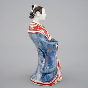Une figure d'une bijin en porcelaine de Japon, 18ème — photo 4