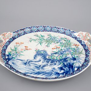 Un plat en porcelaine de Japon, décor d'un tigre, 19ème — photo 2