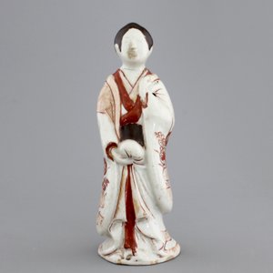 A Japanese porcelain figure of a male official, 17/18th C. — photo 2