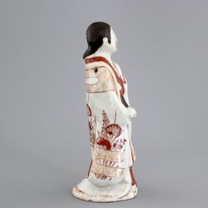 A Japanese porcelain figure of a male official, 17/18th C. — photo 3