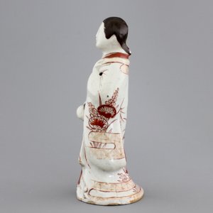A Japanese porcelain figure of a male official, 17/18th C. — photo 5