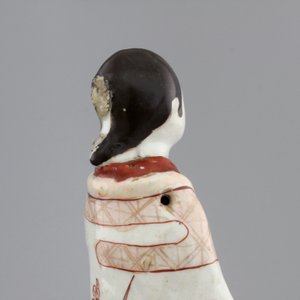 A Japanese porcelain figure of a male official, 17/18th C. — photo 8