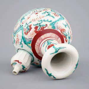 A Japanese porcelain polychrome Kendi, Kutani, 17th C. — photo 6