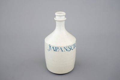 A Japanese porcelain sake bottle inscribed Japansch Zaky, 17/18th C.
