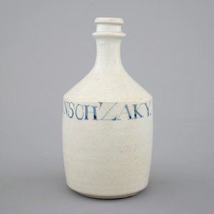 A Japanese porcelain sake bottle inscribed Japansch Zaky, 17/18th C. — photo 3