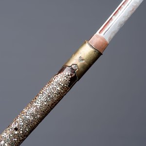 A Japanese 'raden' naginata and a wakizashi 脇差 sword with a red-lacquered saya, Edo, 17/19th C. — 照片 8