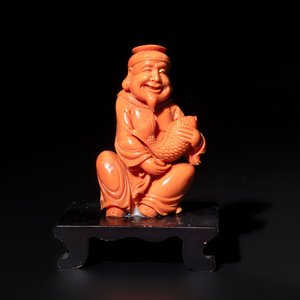 A Japanese red coral sculpture of a fisherman on wooden stand, 19/20th C. — photo 1