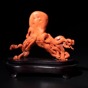 A Japanese red coral sculpture of an octopus on wooden stand, 19/20th C. — photo 3