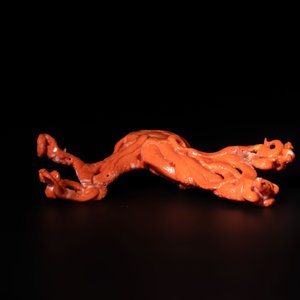 A Japanese red coral sculpture of an octopus on wooden stand, 19/20th C. — photo 6