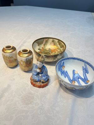 A Japanese Satsuma bowl, a pair of vases, a polychrome figure, and a marked Koransha bowl, 19/20th C. — 照片 1