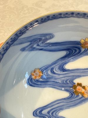 A Japanese Satsuma bowl, a pair of vases, a polychrome figure, and a marked Koransha bowl, 19/20th C. — 照片 12