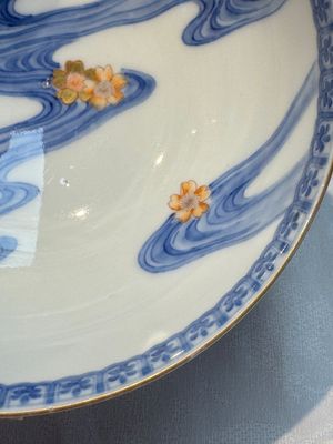 A Japanese Satsuma bowl, a pair of vases, a polychrome figure, and a marked Koransha bowl, 19/20th C. — 照片 14