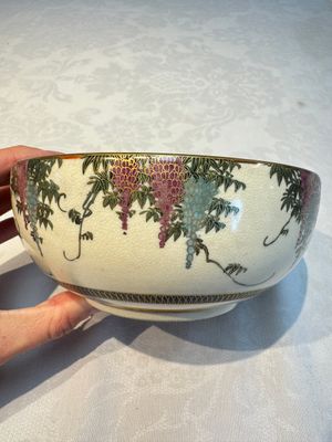 A Japanese Satsuma bowl, a pair of vases, a polychrome figure, and a marked Koransha bowl, 19/20th C. — 照片 20