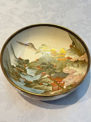 A Japanese Satsuma bowl, a pair of vases, a polychrome figure, and a marked Koransha bowl, 19/20th C. — 照片 24