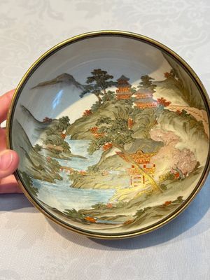 A Japanese Satsuma bowl, a pair of vases, a polychrome figure, and a marked Koransha bowl, 19/20th C. — 照片 25