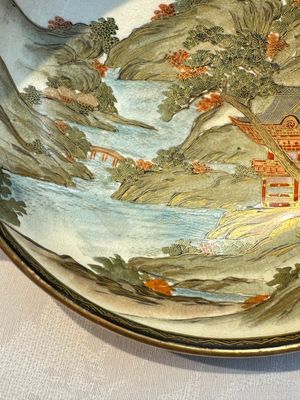 A Japanese Satsuma bowl, a pair of vases, a polychrome figure, and a marked Koransha bowl, 19/20th C. — 照片 26