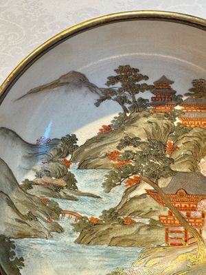 A Japanese Satsuma bowl, a pair of vases, a polychrome figure, and a marked Koransha bowl, 19/20th C. — 照片 27