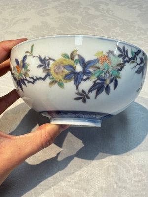 A Japanese Satsuma bowl, a pair of vases, a polychrome figure, and a marked Koransha bowl, 19/20th C. — 照片 3