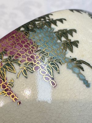 A Japanese Satsuma bowl, a pair of vases, a polychrome figure, and a marked Koransha bowl, 19/20th C. — 照片 34