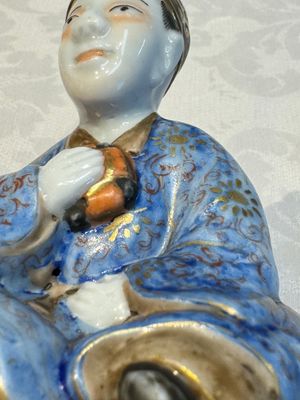 A Japanese Satsuma bowl, a pair of vases, a polychrome figure, and a marked Koransha bowl, 19/20th C. — 照片 39