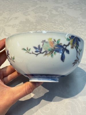 A Japanese Satsuma bowl, a pair of vases, a polychrome figure, and a marked Koransha bowl, 19/20th C. — 照片 5