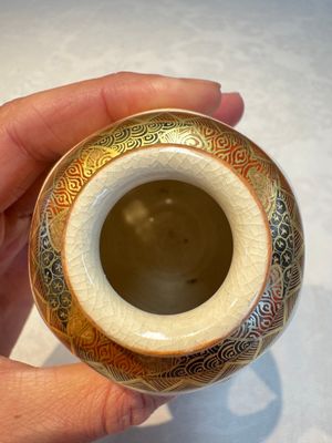 A Japanese Satsuma bowl, a pair of vases, a polychrome figure, and a marked Koransha bowl, 19/20th C. — 照片 62