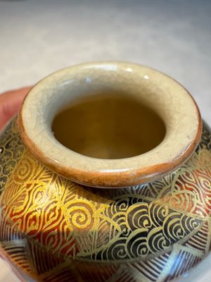 A Japanese Satsuma bowl, a pair of vases, a polychrome figure, and a marked Koransha bowl, 19/20th C. — 照片 63
