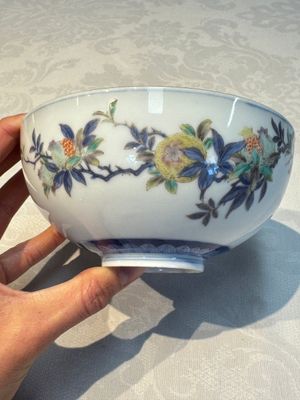 A Japanese Satsuma bowl, a pair of vases, a polychrome figure, and a marked Koransha bowl, 19/20th C. — 照片 7