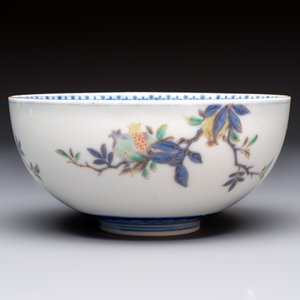 A Japanese Satsuma bowl, a pair of vases, a polychrome figure, and a marked Koransha bowl, 19/20th C. — 照片 22