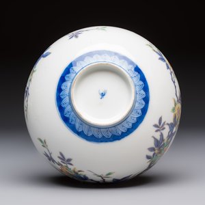 A Japanese Satsuma bowl, a pair of vases, a polychrome figure, and a marked Koransha bowl, 19/20th C. — 照片 25