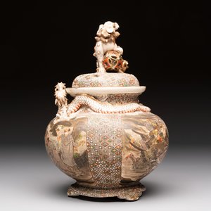 A Japanese Satsuma koro and two covered boxes, Satsuma yaki, Kusube and Hododa mark, Meiji, 19th C. — foto 5