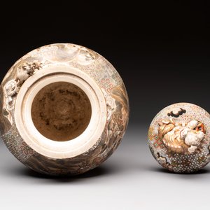 A Japanese Satsuma koro and two covered boxes, Satsuma yaki, Kusube and Hododa mark, Meiji, 19th C. — foto 6