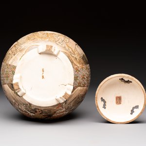 A Japanese Satsuma koro and two covered boxes, Satsuma yaki, Kusube and Hododa mark, Meiji, 19th C. — foto 7
