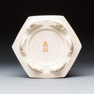 A Japanese Satsuma pagoda-shaped box and cover — foto 7